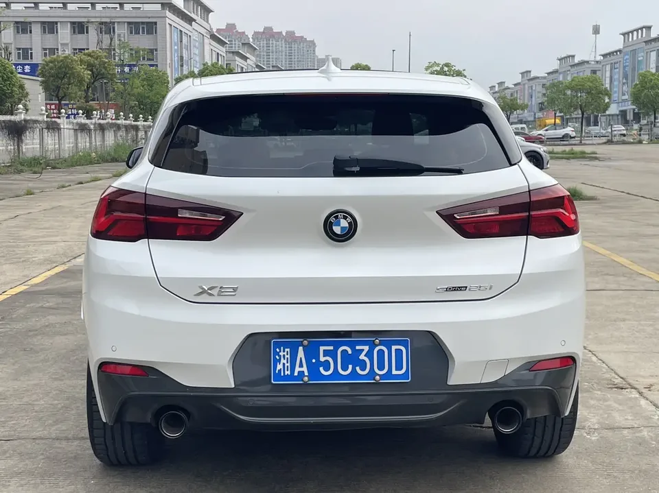 BMW X2 BMW X2 2023 sDrive25i M Sport Night Edition 2023 — миниатюра 2