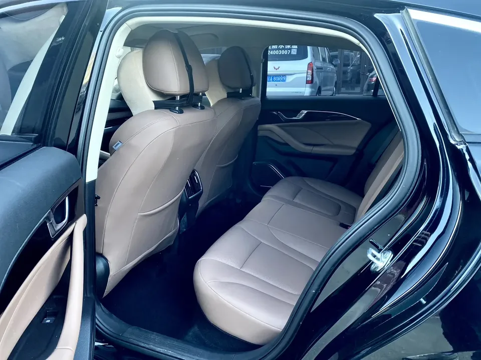 FAW Bestune B70 Longteng Edition 1.5T Lingyue Edition 2025 — миниатюра 3