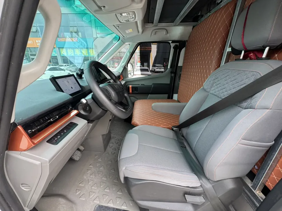 Remote Super VAN Yucheng Edition mid-axle high roof 66kWh 2025 — миниатюра 3