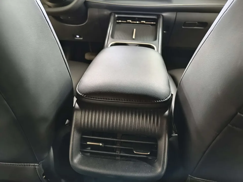 Baojun Yunhai PHEV model 140km plug-in hybrid version 2024 — миниатюра 2