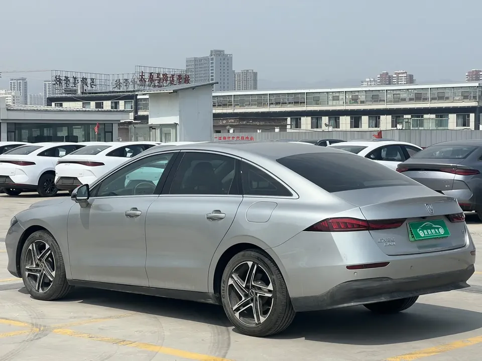 Roewe D7 DMH 125 Excellence Edition 2023 — миниатюра 4