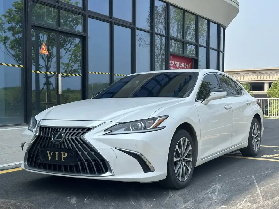 Lexus ES 2023