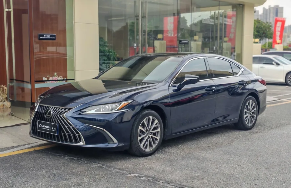 Lexus ES 2023