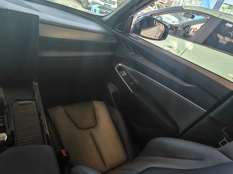 Geely Atlas Boyue 2024 1.5TD Dragon Edition 2024 — thumbnail 3