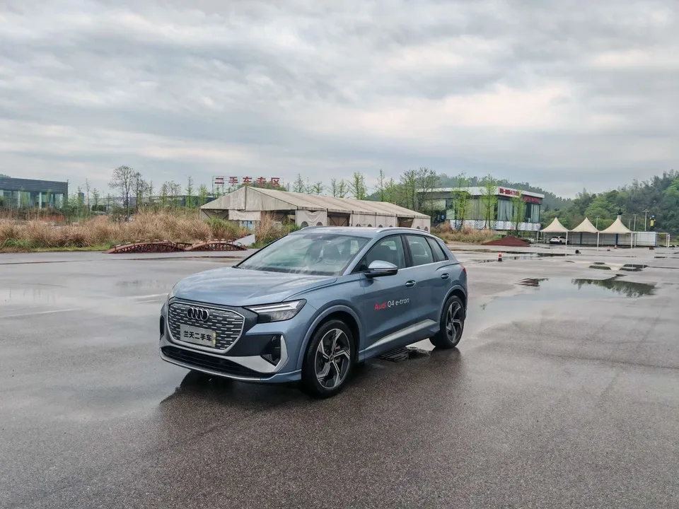 Audi Q4 e-tron 2024