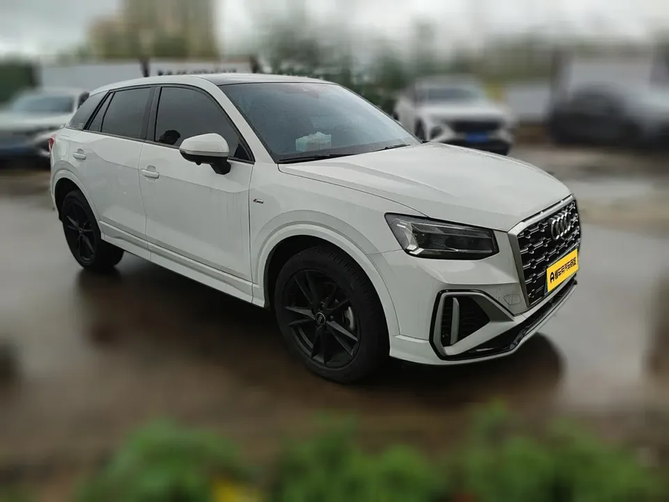 Audi Q2L Audi Q2L 2024 35 TFSI aggressive and dynamic model 2024 — миниатюра 3