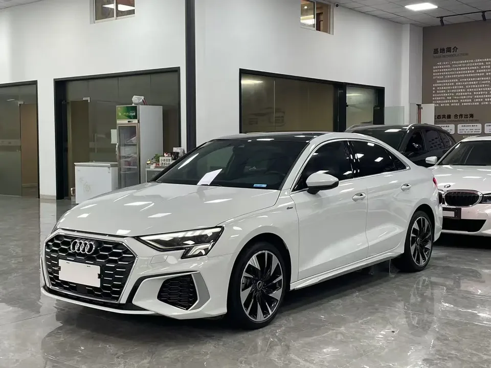 Audi A3 A3L Limousine 35 TFSI Fashion Sports 2022 — фото 1, купить с доставкой в Москву