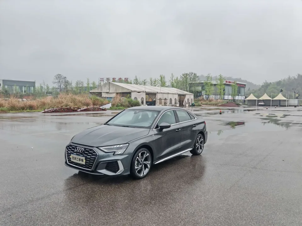 Audi A3 A3L Limousine 35 TFSI Fashion Sports 2023 — фото 1, купить с доставкой в Москву