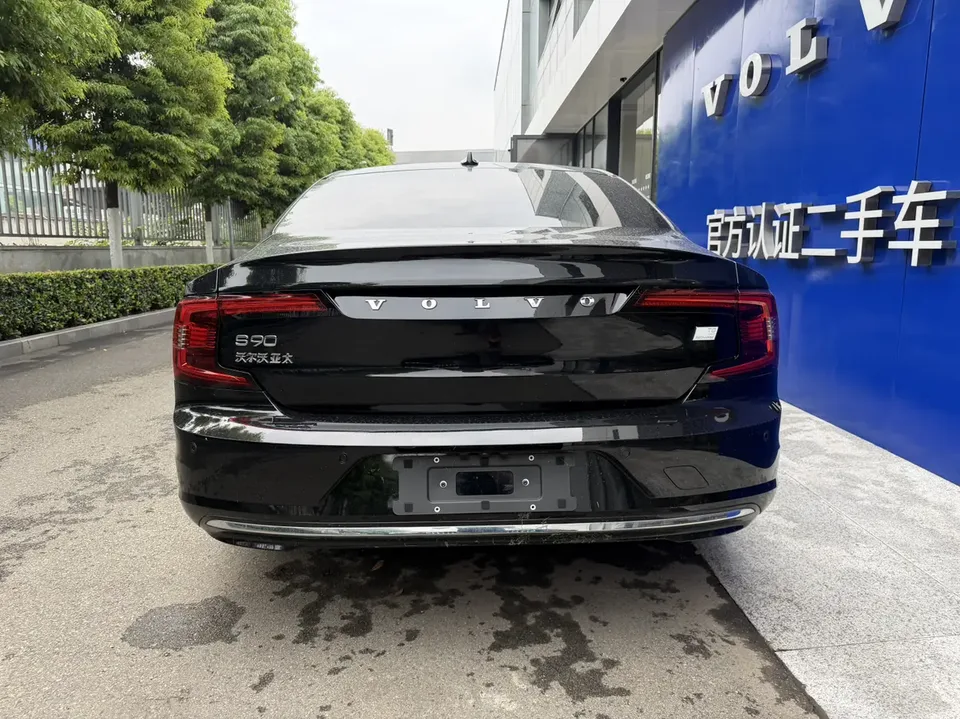 Volvo S90 plug-in hybrid Volvo S90 PHEV 2024 T8 4WD Long Range Zhiya Deluxe Edition 2024 — миниатюра 2