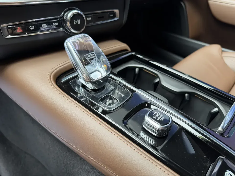 Volvo S90 plug-in hybrid Volvo S90 PHEV 2024 T8 4WD Long Range Zhiya Deluxe Edition 2024 — миниатюра 3