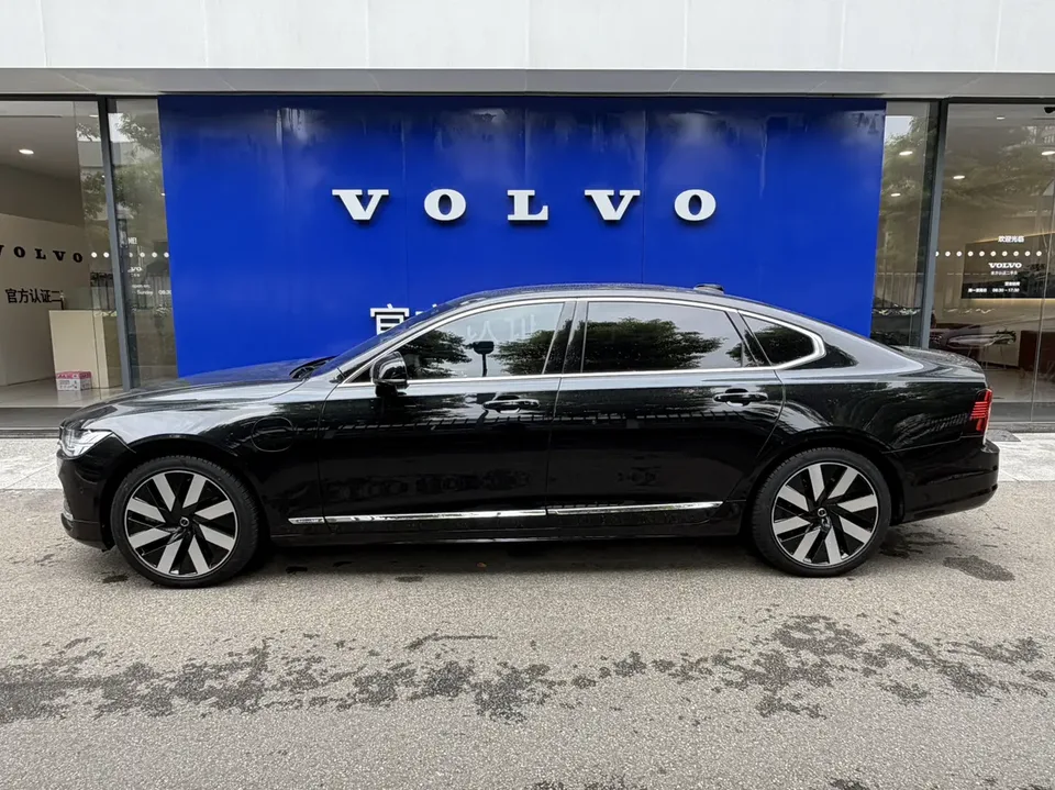 Volvo S90 plug-in hybrid Volvo S90 PHEV 2024 T8 4WD Long Range Zhiya Deluxe Edition 2024 — миниатюра 4