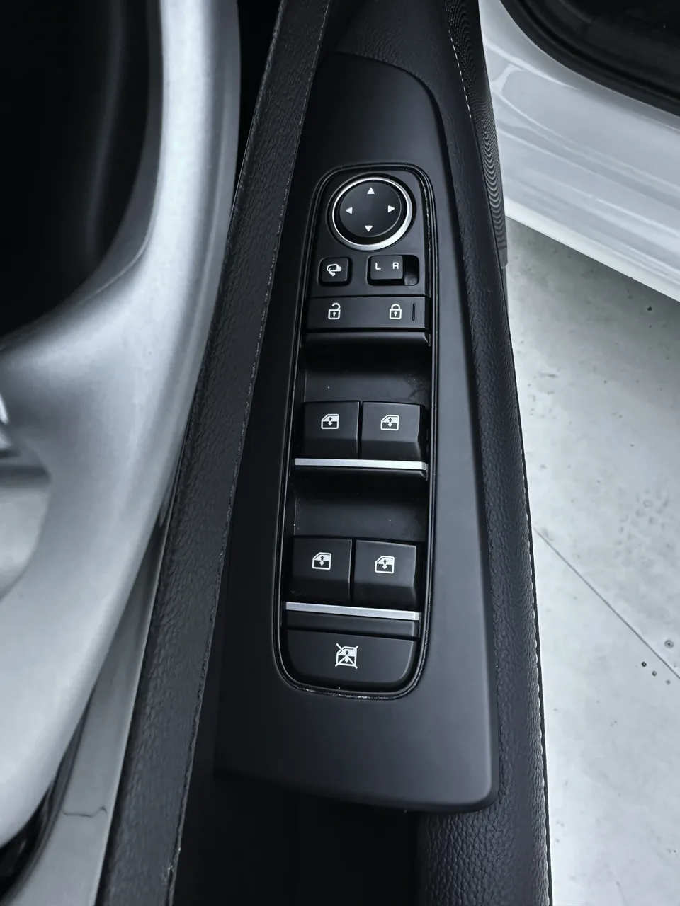Kia K3 facelift 1.5L CVT fashion version 2023 — миниатюра 5