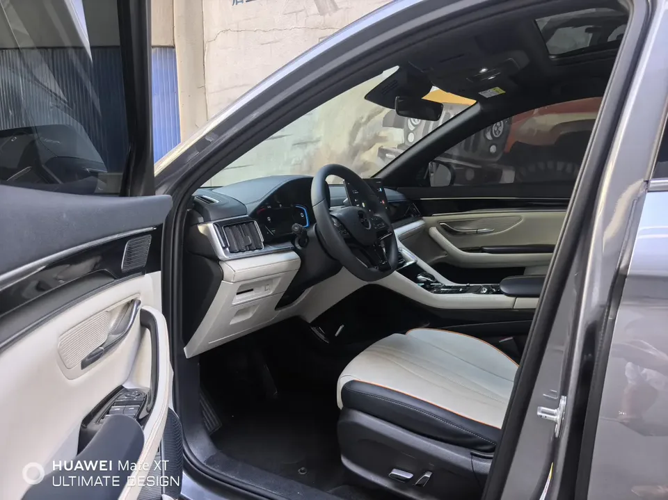 BYD Song PLUS DM DM-i 110KM 2WD flagship model 2023 — миниатюра 5