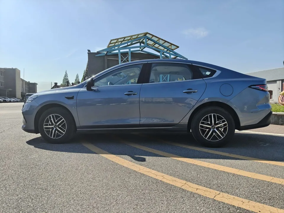 BYD Seal 05DM Intelligent Driving Edition DM-i 120KM Flagship Model 2025 — миниатюра 4