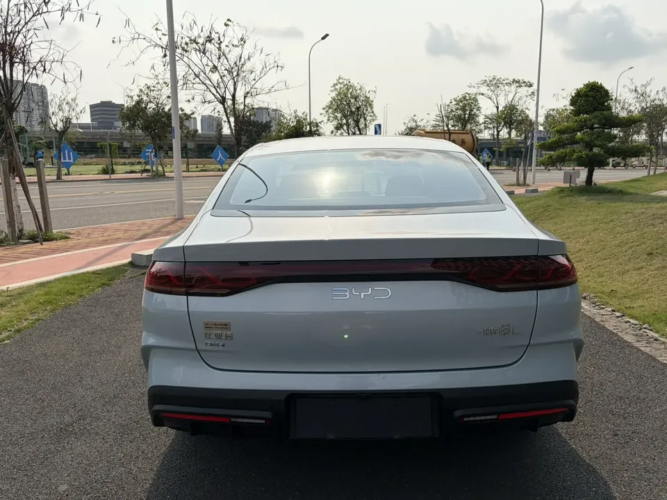BYD Qin L DM DM-i 120KM Leading Model 2025 — миниатюра 2