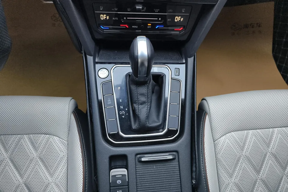 Volkswagen Magotan Magotan 2023 2 million commemorative edition 330TSI DSG luxury model 2023 — миниатюра 4