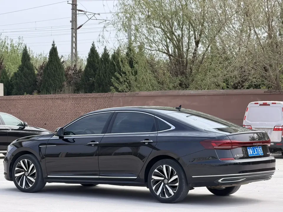 Volkswagen Passat Passat 2022 330TSI Deluxe Edition 2022 — миниатюра 2
