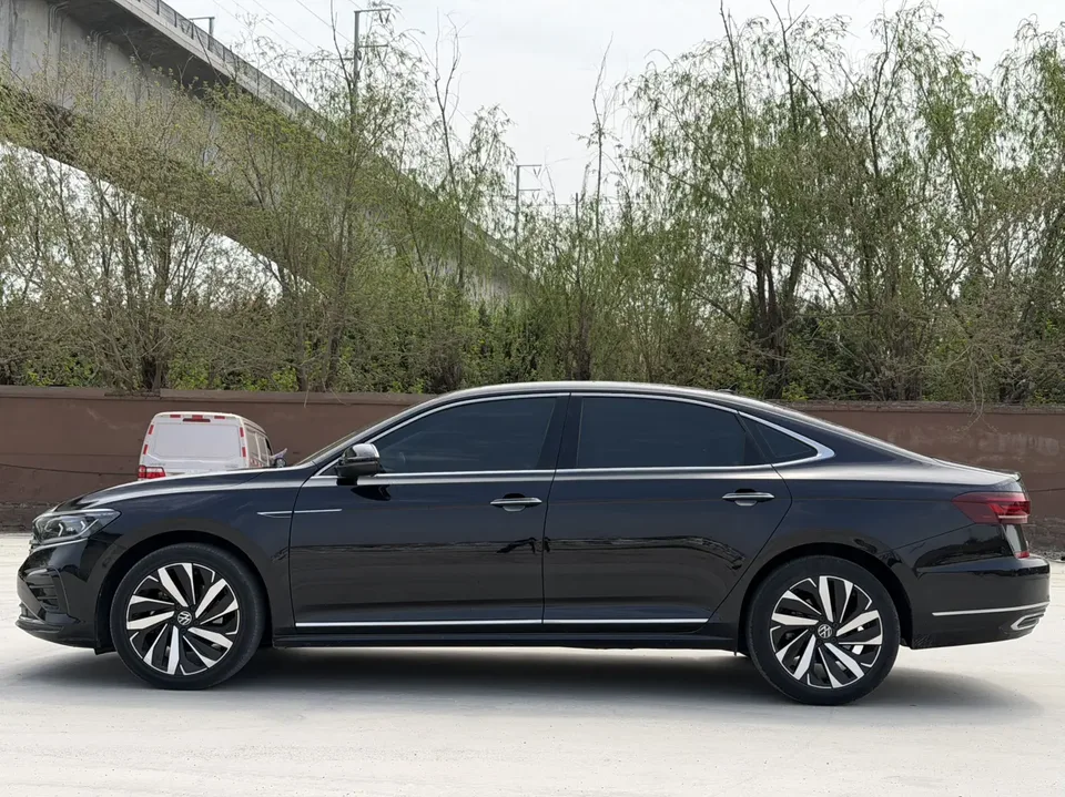 Volkswagen Passat Passat 2022 330TSI Deluxe Edition 2022 — миниатюра 4