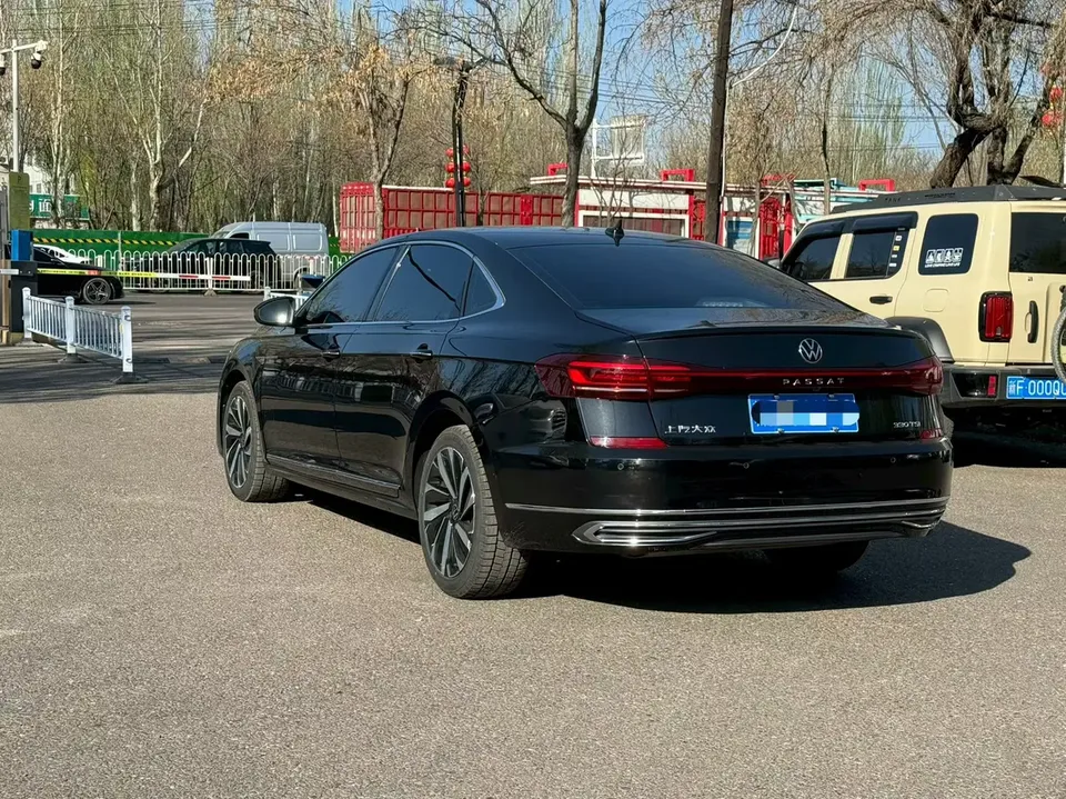 Volkswagen Passat facelift 330TSI Star Elite Edition 2023 — миниатюра 3