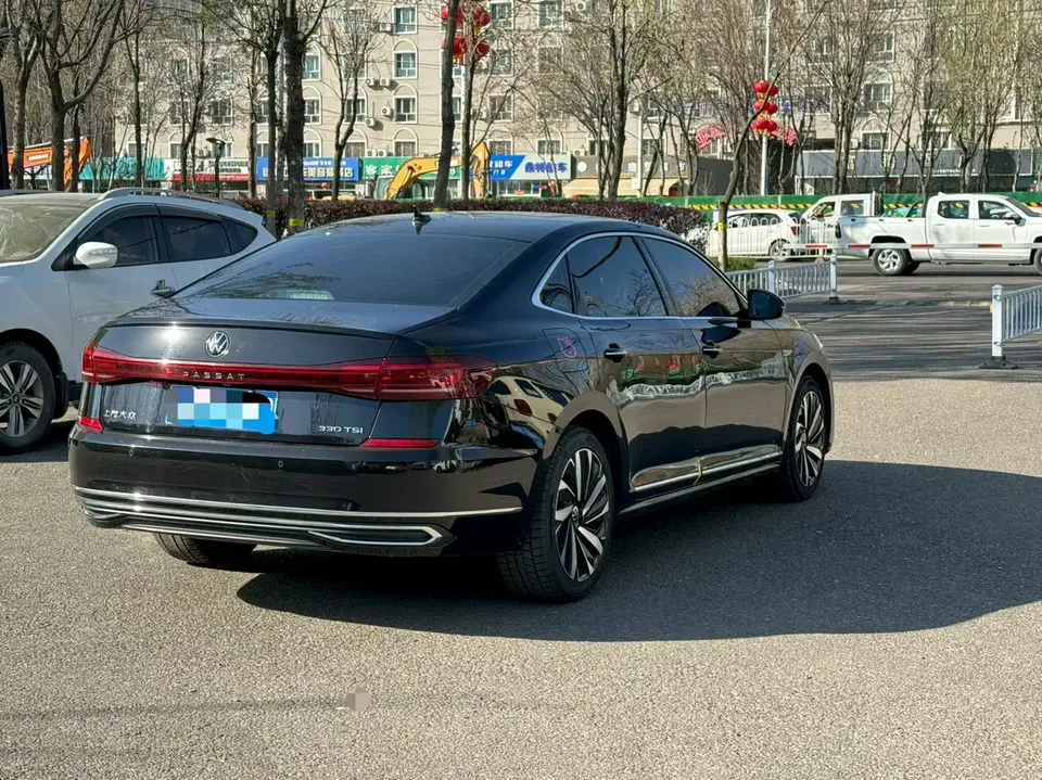 Volkswagen Passat facelift 330TSI Star Elite Edition 2023 — миниатюра 5