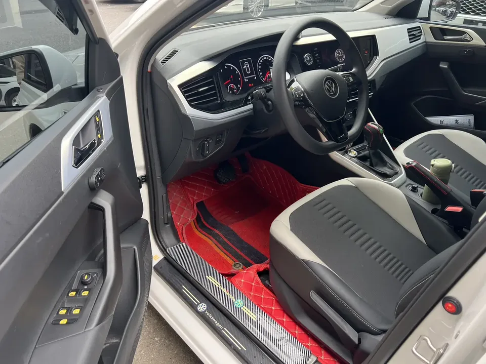 Volkswagen Polo Polo 2021 Plus 1.5L Automatic Colorful Technology Edition 2022 — thumbnail 5