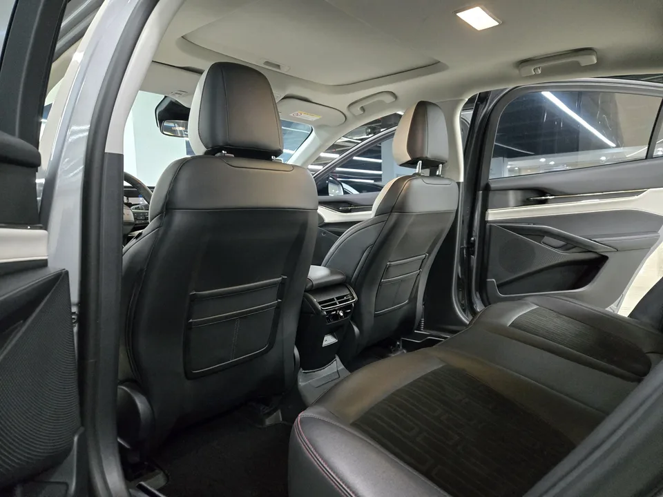 Ford Mondeo facelift EcoBoost 245 luxury model 2022 — миниатюра 3