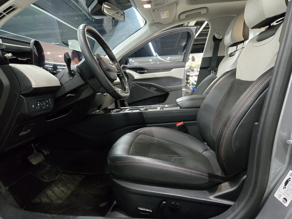 Ford Mondeo facelift EcoBoost 245 luxury model 2022 — миниатюра 5