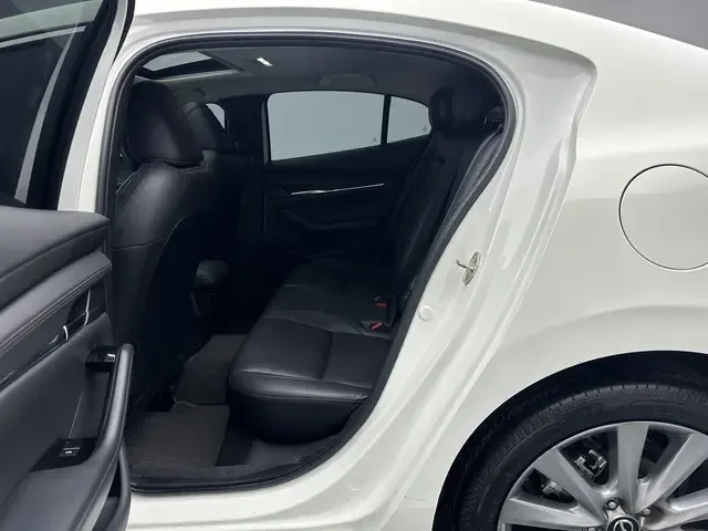 Mazda Axela Mazda3 Angkesela 2023 2.0L Automatic Elegant Edition 2024 — thumbnail 4