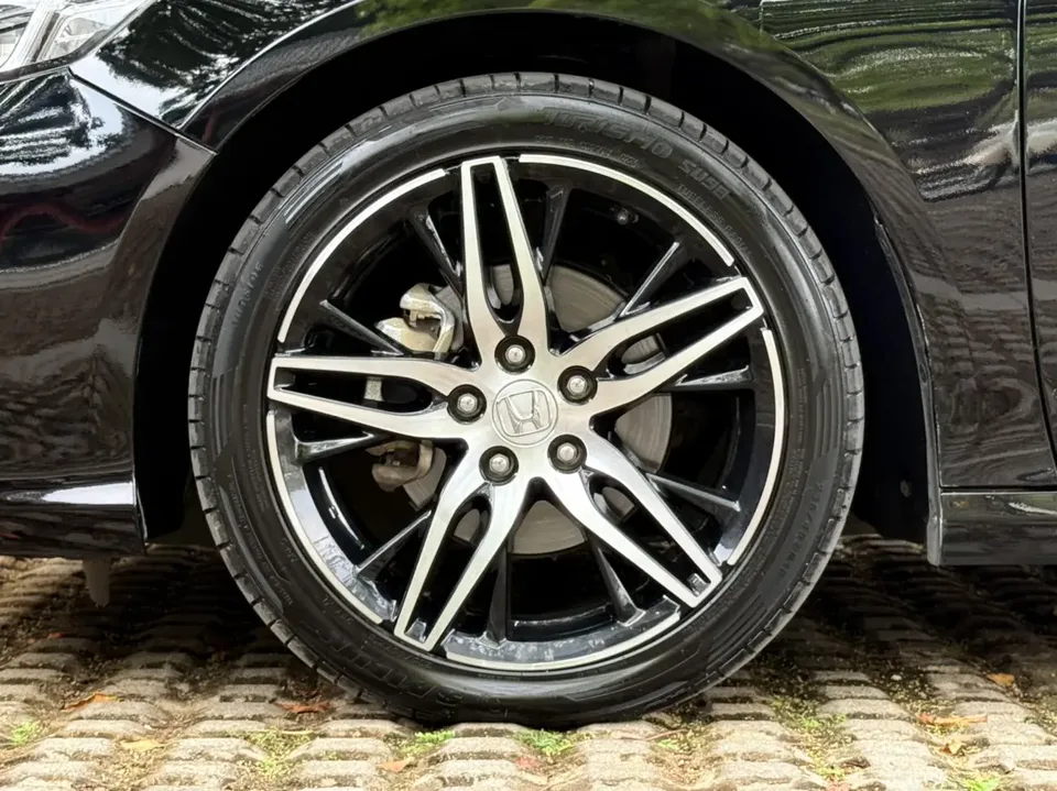 Honda Inspire 2022 Insignia 260TURBO Fine Edition 2022 — миниатюра 3