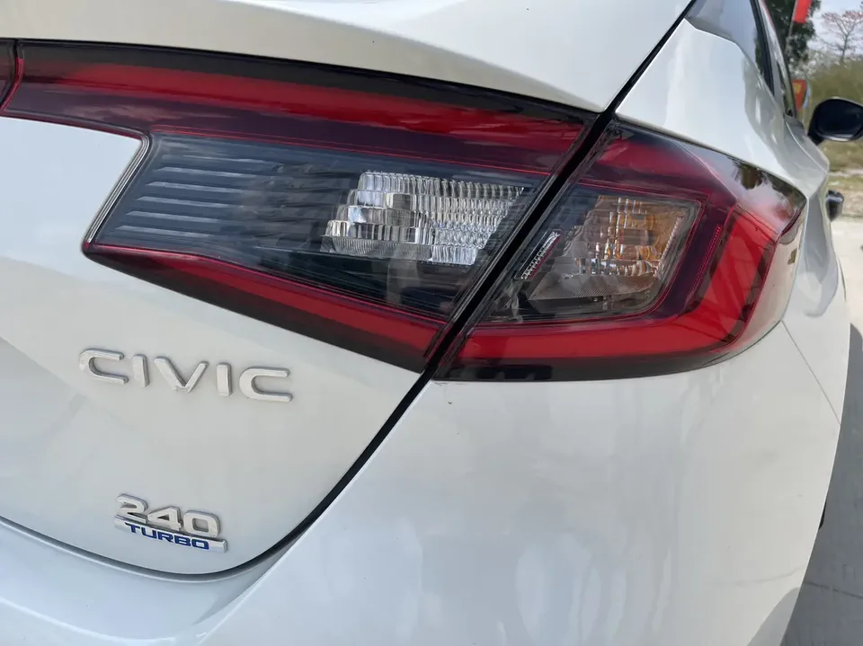Honda CIVIC Civic 2023 HATCHBACK 240TURBO manual extreme version 2024 — миниатюра 3