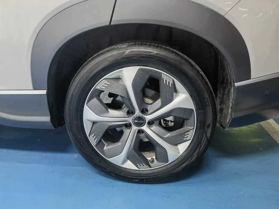 BYD frigate 07 Glory Edition DM-i 205KM Flagship 2024 — миниатюра 3