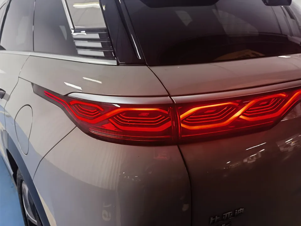 BYD frigate 07 Glory Edition DM-i 205KM Flagship 2024 — миниатюра 4