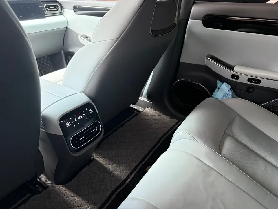 Leapmotor Zero running C01 rear-wheel drive long-range version 2022 — миниатюра 5