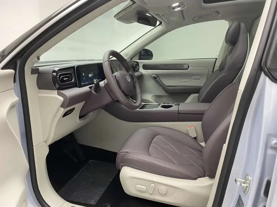 Leapmotor Zero running C11 Extended Range 300 Premium Edition 2025 — миниатюра 5