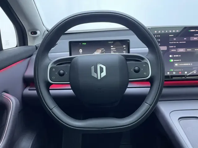 Leapmotor Zero running C10 Extended Range 210 Intelligent Edition 2024 — миниатюра 3