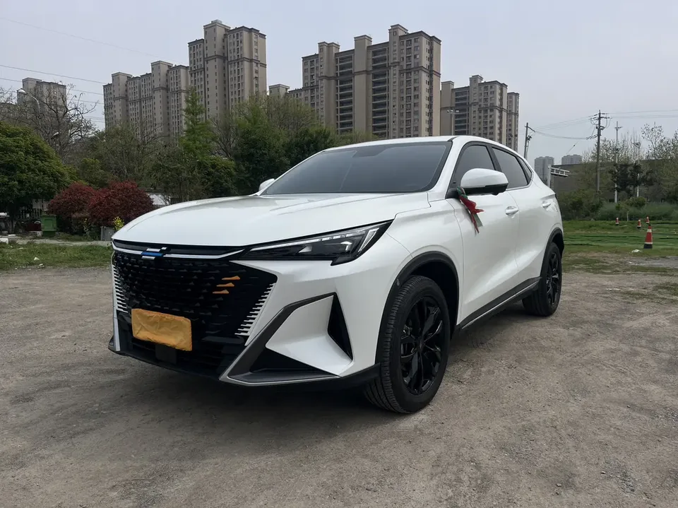 Oshan Changan Auchan X5 PLUS Changan Auchan X5 PLUS 2023 Changan Auchan X5 PLUS 2023 1.5T DCT Excellent Type 2023 — photo 1, buy with delivery to Moscow