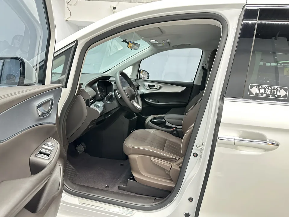 Roewe iMAX8 400TGI Comfort Edition 2024 — миниатюра 5