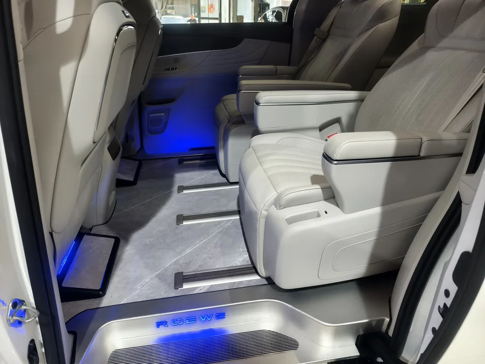 Roewe iMAX8 400TGI Enjoy Edition 2023 — миниатюра 4