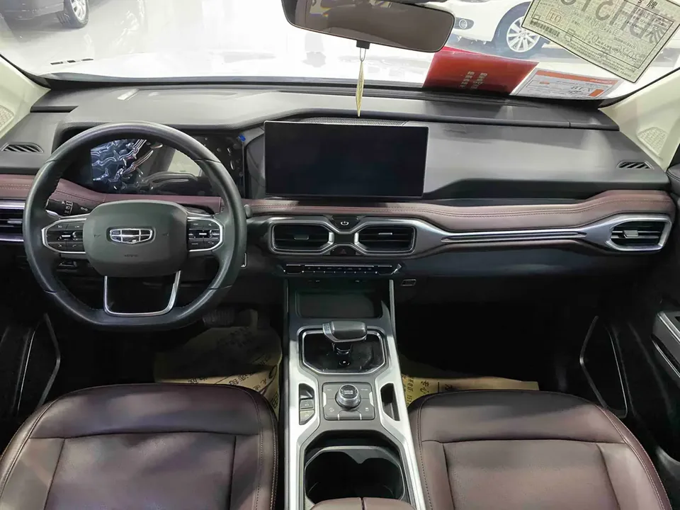 Geely Okavango 1.8TD DCT black gold limited edition 2023 — миниатюра 5