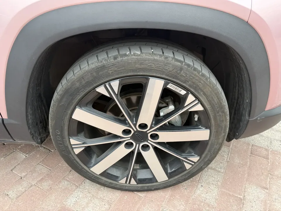 Geely ICON Geely ICON 2023 1.5TD Chocolate Edition 2024 — миниатюра 3