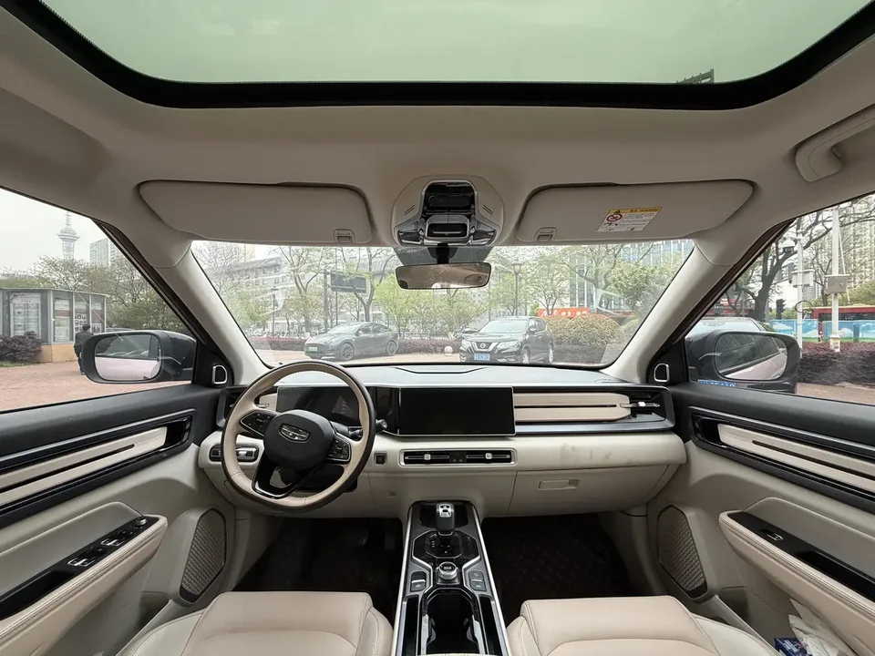 Geely ICON Geely ICON 2023 1.5TD Chocolate Edition 2024 — миниатюра 4