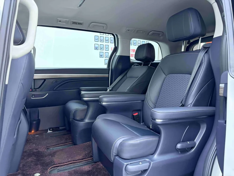 GAC Trumpchi M8 Lingxiu Series 390T Luxury Edition 2023 — миниатюра 4