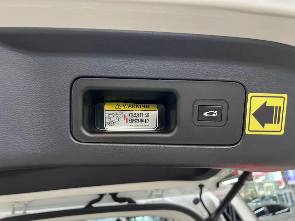 GAC Trumpchi M8 Trumpchi M8 2023 Lingxiu Series 390T Deluxe Edition 2024 — миниатюра 3