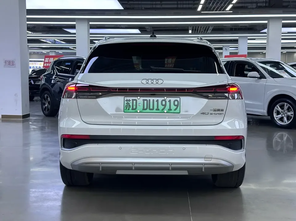 Audi Q4 e-tron 40 e-tron Creative Edition 2023 — миниатюра 2