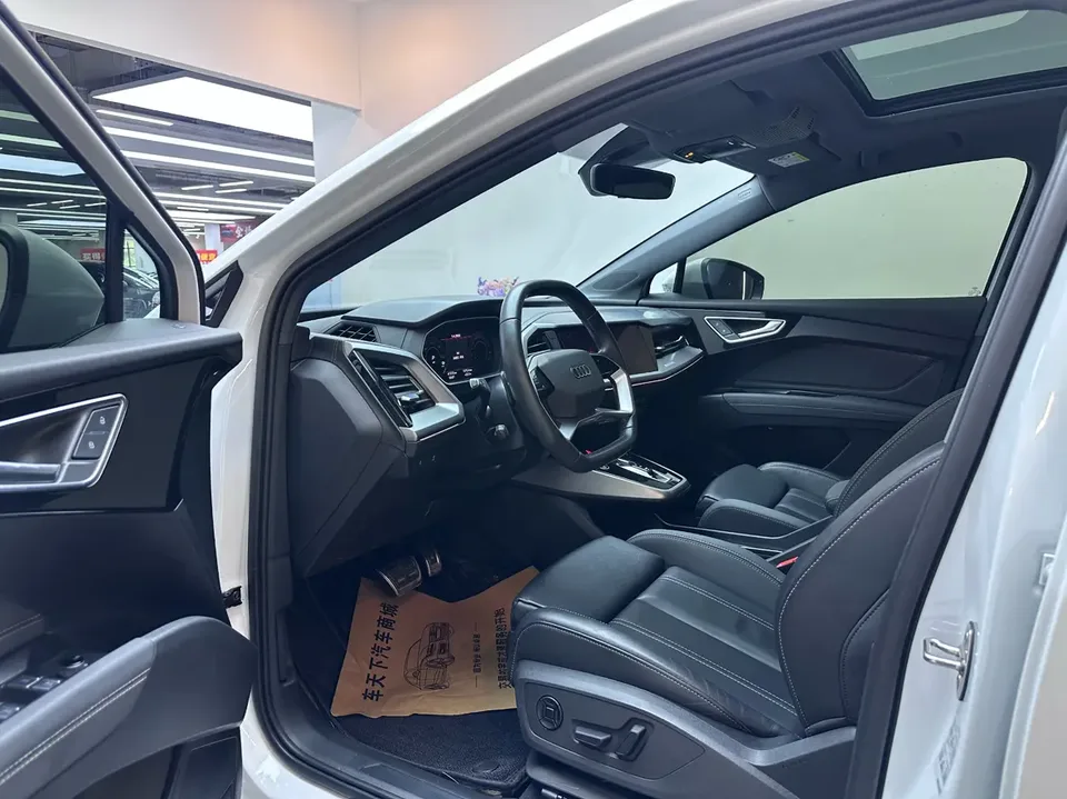 Audi Q4 e-tron 40 e-tron Creative Edition 2023 — миниатюра 4