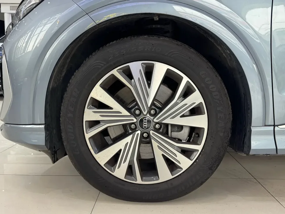 Audi Q4 e-tron Audi Q4 e-tron 2024 40 e-tron Creative Edition 2025 — миниатюра 3