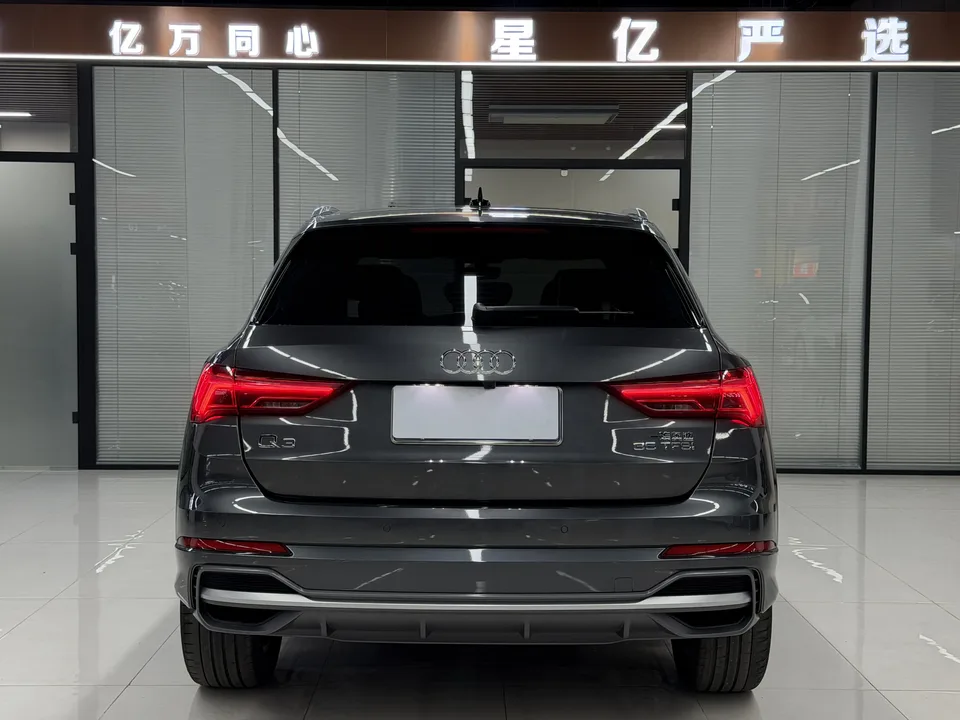 Audi Q3 Audi Q3 2022 35 TFSI aggressive and dynamic model 2022 — миниатюра 2
