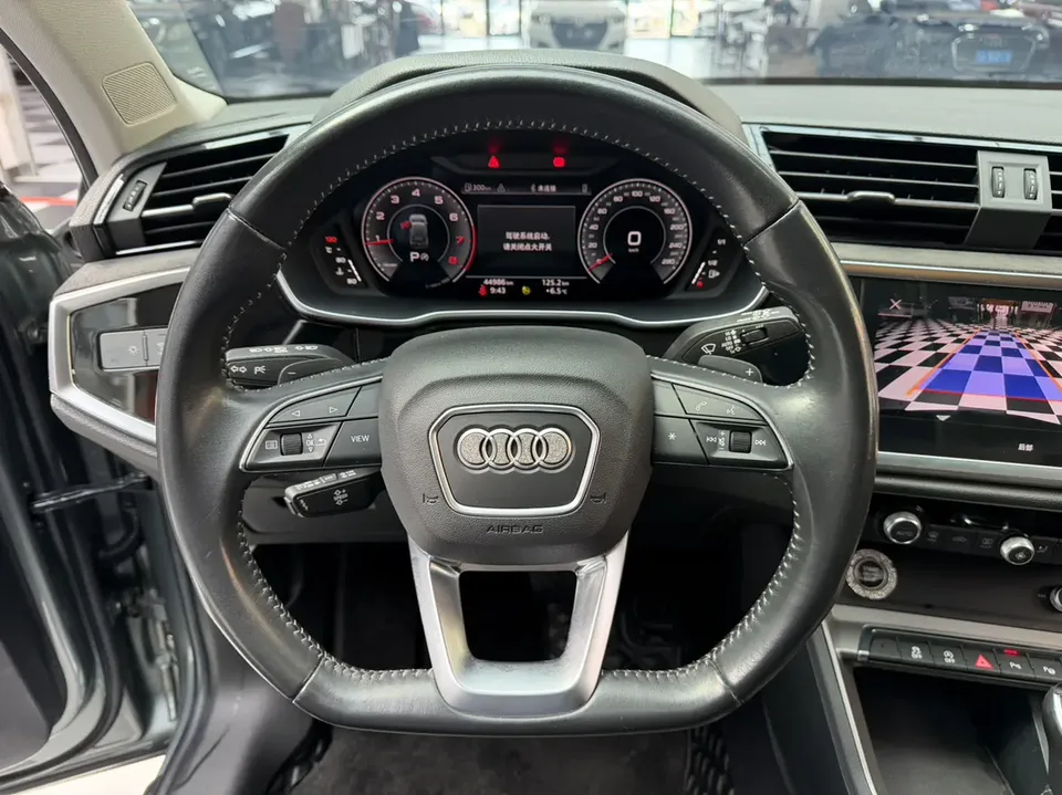 Audi Q3 Audi Q3 2022 35 TFSI Fashionable and Dynamic 2022 — миниатюра 4