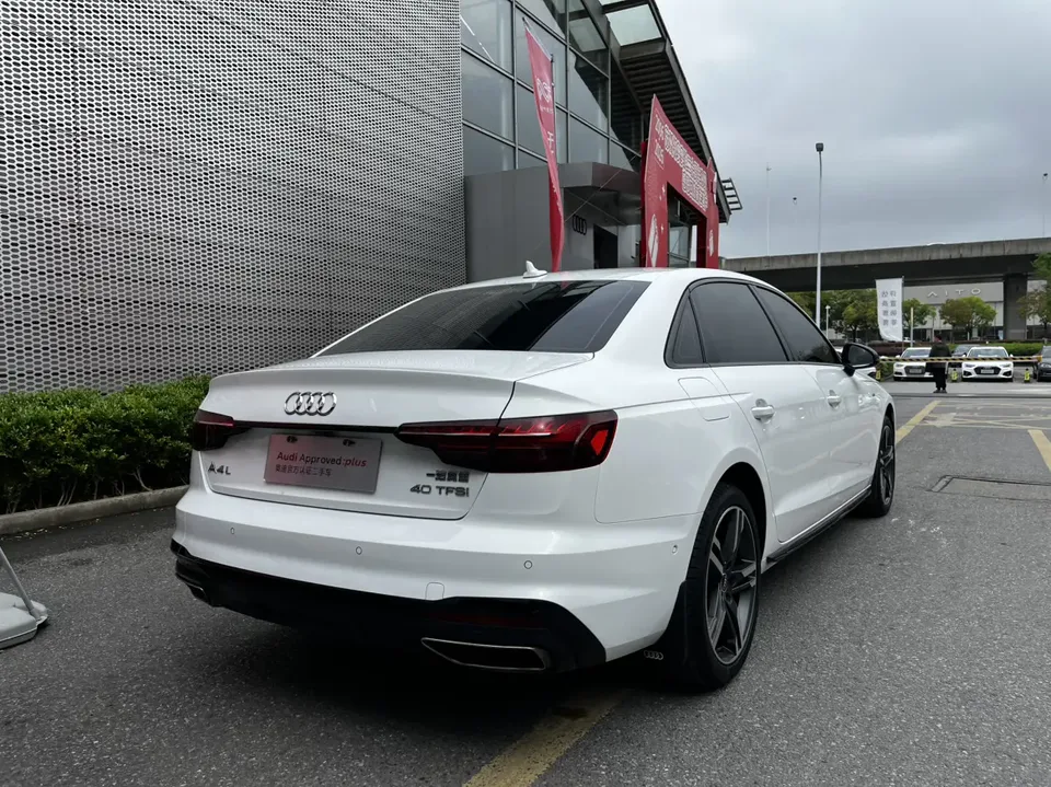 Audi a4 l Audi A4L 2022 40 TFSI luxury and dynamic model 2022 — миниатюра 2