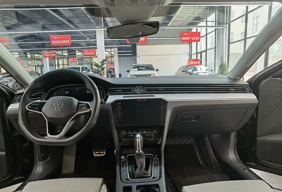 Volkswagen Magotan Magotan 2023 2 million commemorative edition 330TSI DSG luxury model 2024 — миниатюра 3